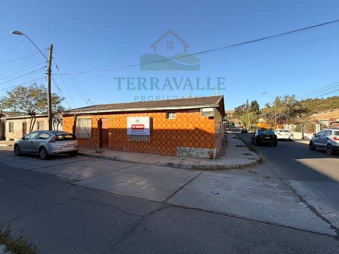 Casa Esquina en Venta, Cuba 2299 — Vallenar